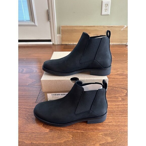 Clarks Women's 5.5 M Memi Top Ankle Boot Black Leather Slip On NEW - Picture 2 of 8